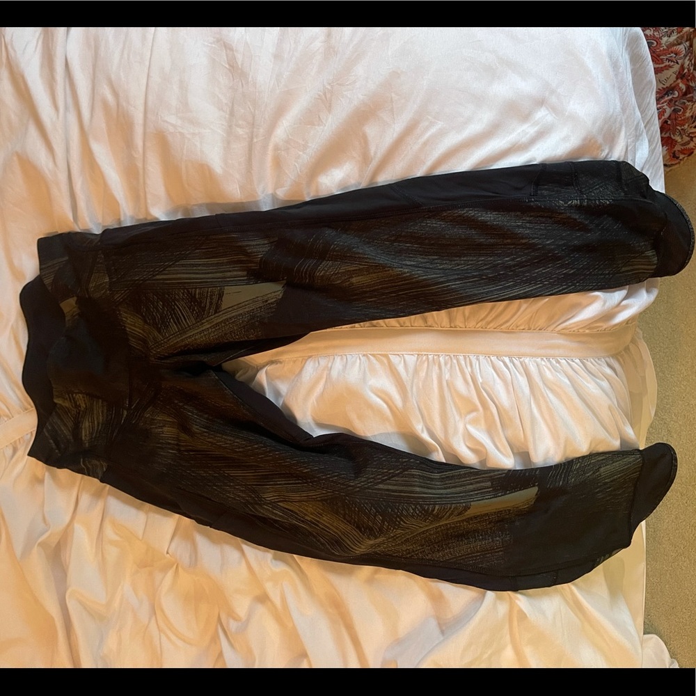 Green/ black lulu workout leggings with pockets